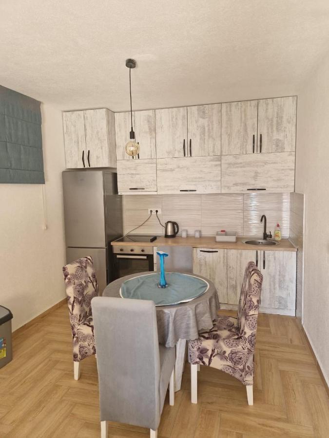 Studio Apartman Happy Home Τίβατ Εξωτερικό φωτογραφία