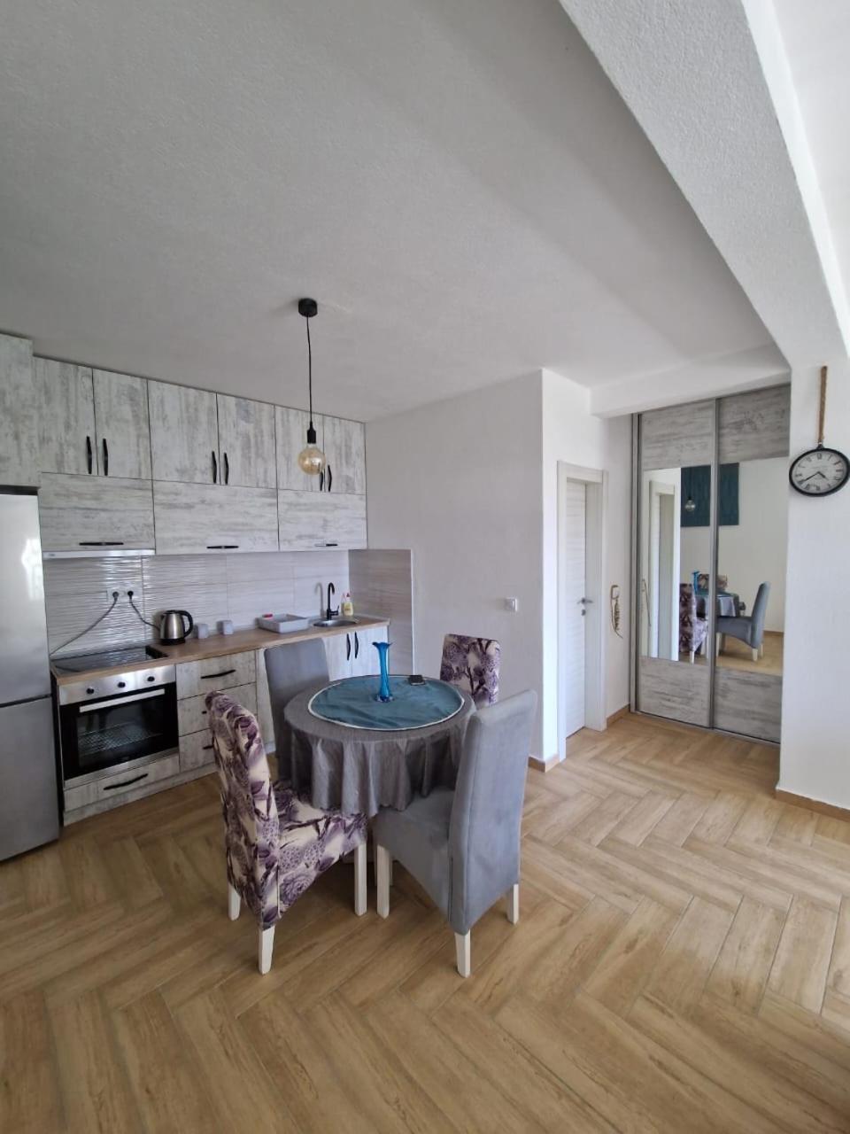 Studio Apartman Happy Home Τίβατ Εξωτερικό φωτογραφία